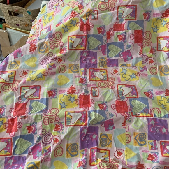 It is a scrub top - Picture 3 of 3